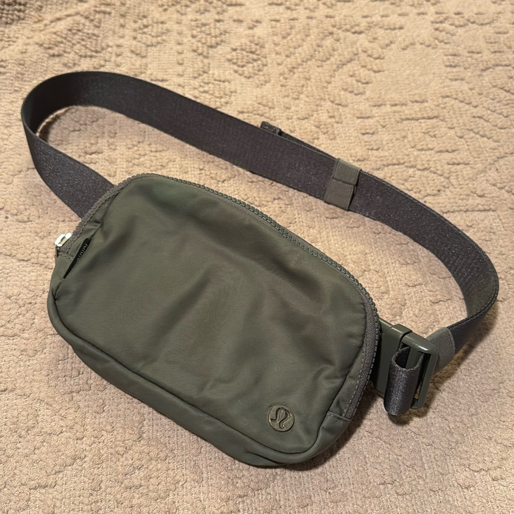Lululemon Belt Bag 1L in Grey Sage